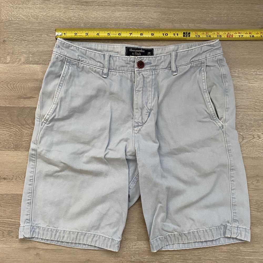 American Eagle flat front khaki shorts light blue size 29